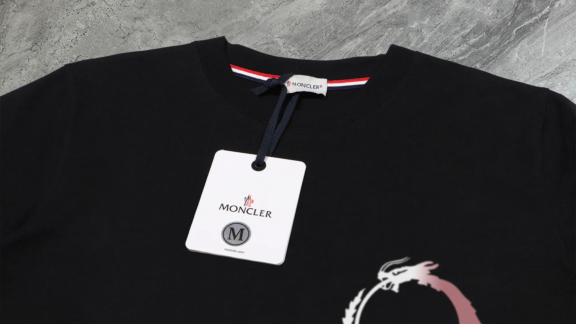 【 In Stock】 〖 𝐌𝐎𝐍𝐂𝐋𝐄𝐑~ 〗 440g ， 😎 ， ， Factory 2025 T ， ， Premium LOGO， Same Style ：Black White Size：S M L XL 2XL